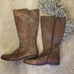 Brown leather Born boots